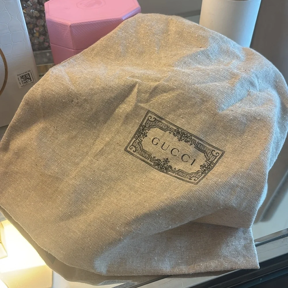 Gucci Black Leather Logo Baseball Cap with Red & Green Stripe - Picture 7 of 7